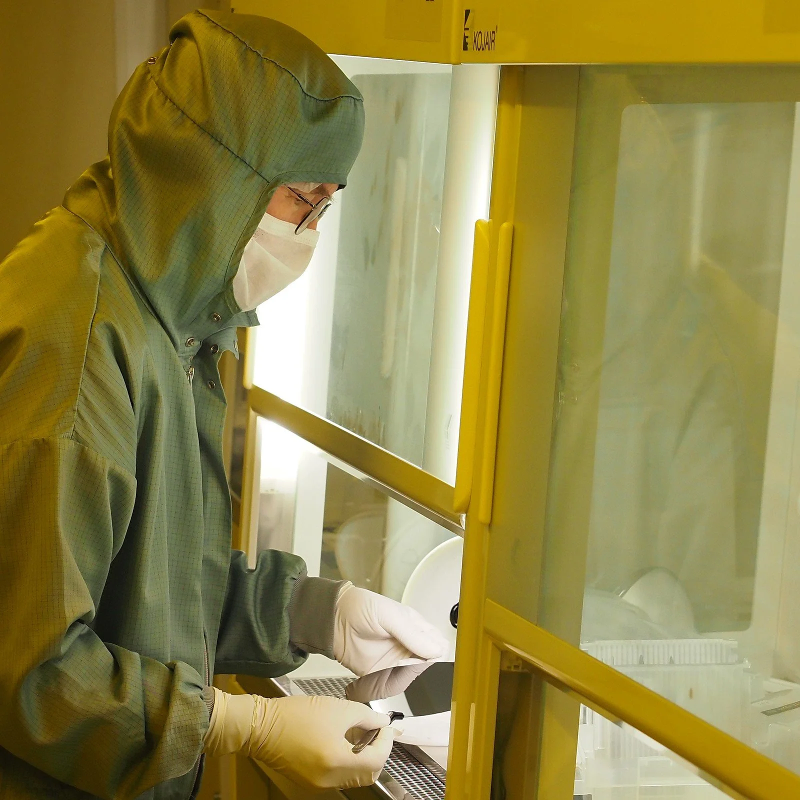 Atomic-Level Cleanliness: The Next Frontier in Semiconductor Fabrication